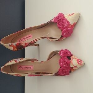 Betsey Johnson Aidenn Pumps Size 9M